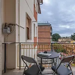 Appartement Guesthost - Comfy Flat Steps Away From Station