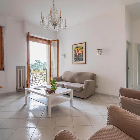 Apartment Comfy Flat Steps Away From Station!