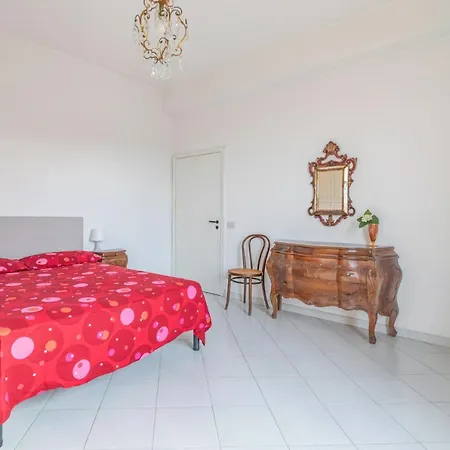 Guesthost - Comfy Flat Steps Away From Station Appartement Siena