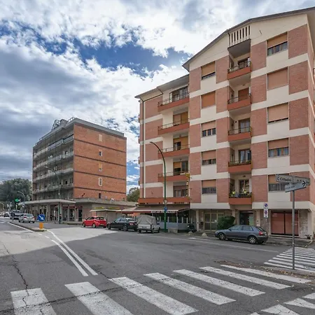 Comfy Flat Steps Away From Station! *
