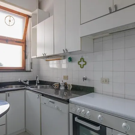 Comfy Flat Steps Away From Station! * Siena