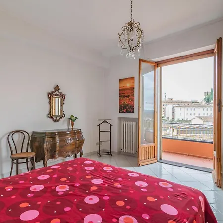 Comfy Flat Steps Away From Station! Siena