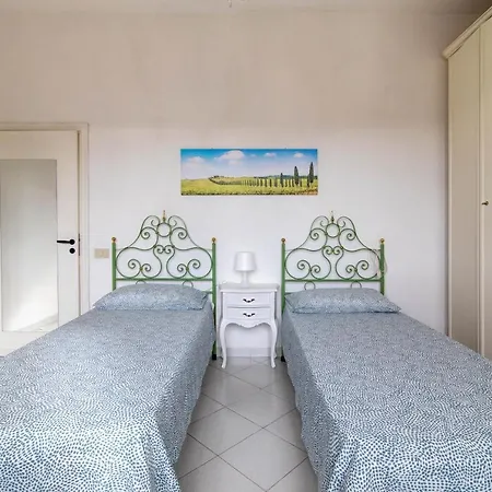 Comfy Flat Steps Away From Station! Siena