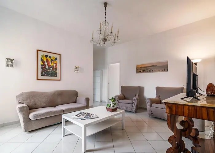 Apartamento Guesthost - Comfy Flat Steps Away From Station *