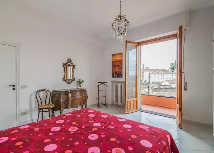 Guesthost - Comfy Flat Steps Away From Station Siena