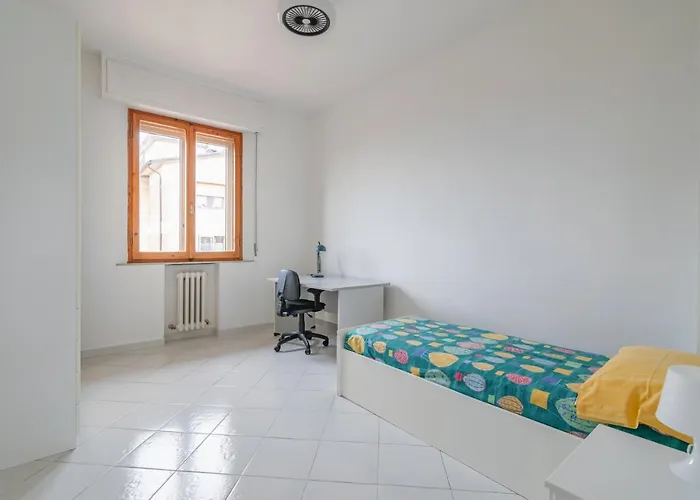 Guesthost - Comfy Flat Steps Away From Station Siena