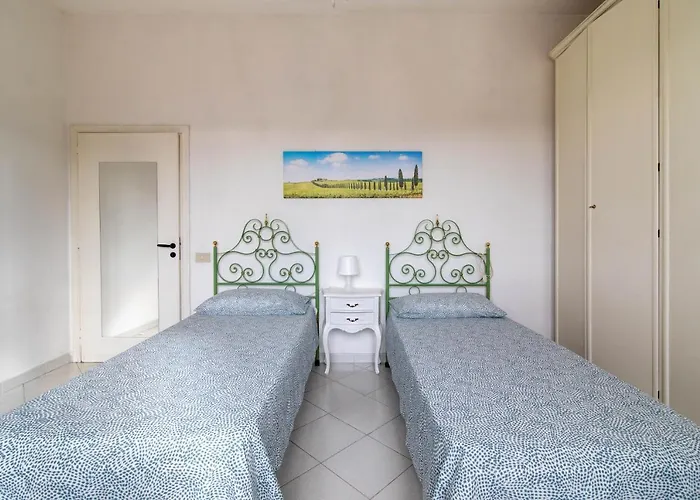 Guesthost - Comfy Flat Steps Away From Station Siena