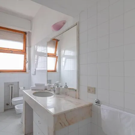 公寓 Guesthost - Comfy Flat Steps Away From Station