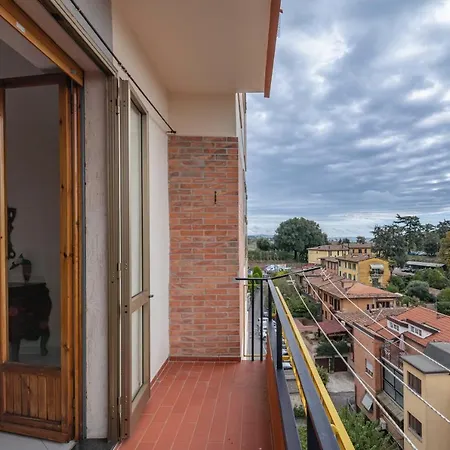 Comfy Flat Steps Away From Station! Siena