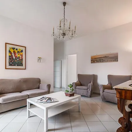 شقة Comfy Flat Steps Away From Station! *