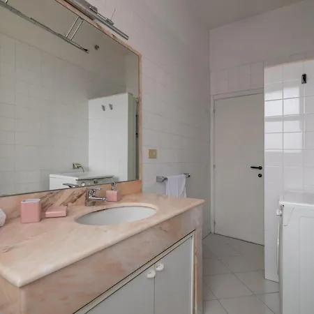 Guesthost - Comfy Flat Steps Away From Station * 锡耶纳