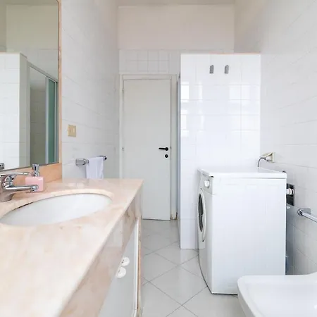 公寓 Guesthost - Comfy Flat Steps Away From Station