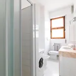 Guesthost - Comfy Flat Steps Away From Station Διαμέρισμα *